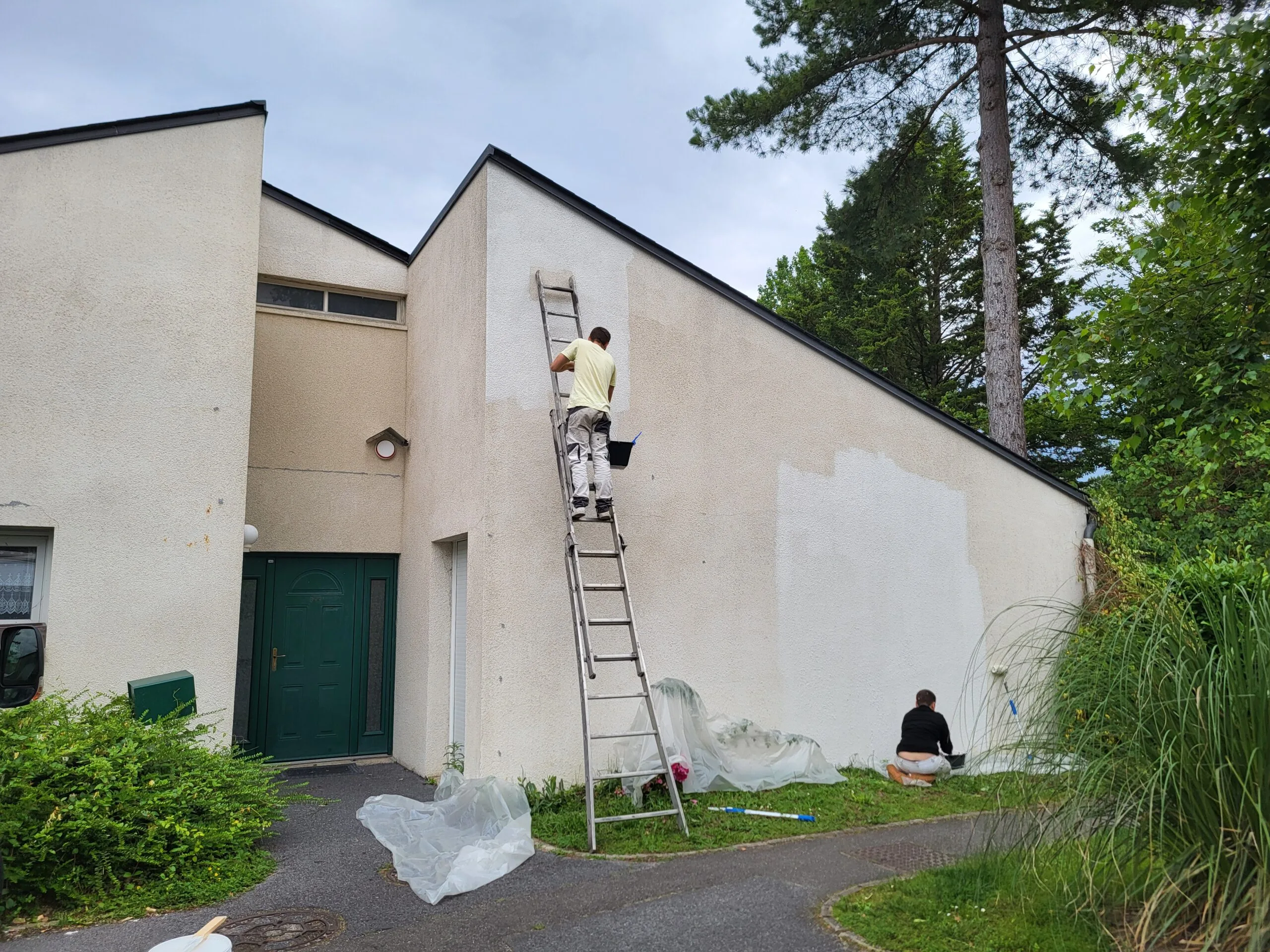 Équipe de VERMEECH RENOV en pleine rénovation à L'Isle-Adam