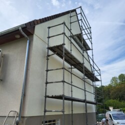 Traitement et peinture anti-mousse