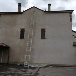 Maison rénovée par peinture façade