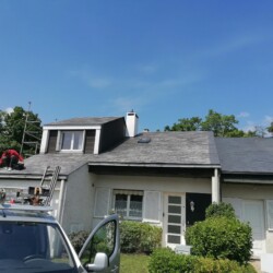 Installation de laine de verre pour améliorer la performance énergétique