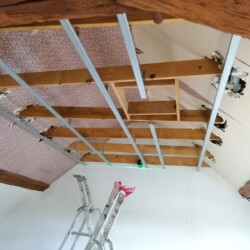 Pose d’isolant laine de verre